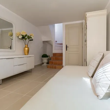 公寓 A Lovely Split Level Townhouse In The Heart Of Next To The Marche Forville And The Palais 1749