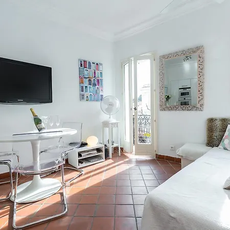 A Lovely Split Level Townhouse In The Heart Of Next To The Marche Forville And The Palais 1749 公寓