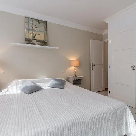 公寓 A Lovely Split Level Townhouse In The Heart Of Next To The Marche Forville And The Palais 1749