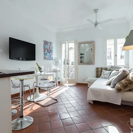Marché Townhouse: Split-level Retreat Near Palais