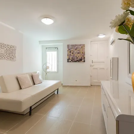 公寓 A Lovely Split Level Townhouse In The Heart Of Next To The Marche Forville And The Palais 1749