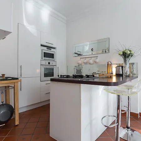 Apartment Marché Townhouse: Split-level Retreat Near Palais