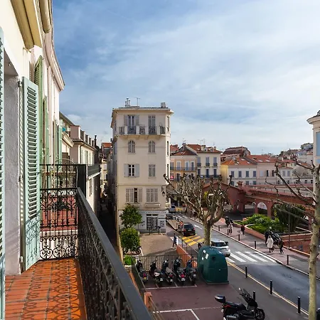 A Lovely Split Level Townhouse In The Heart Of Next To The Marche Forville And The Palais 1749