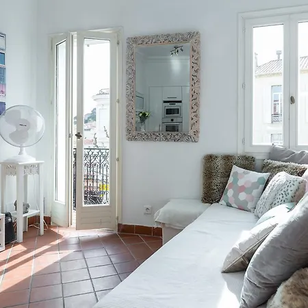 Marché Townhouse: Split-level Retreat Near Palais