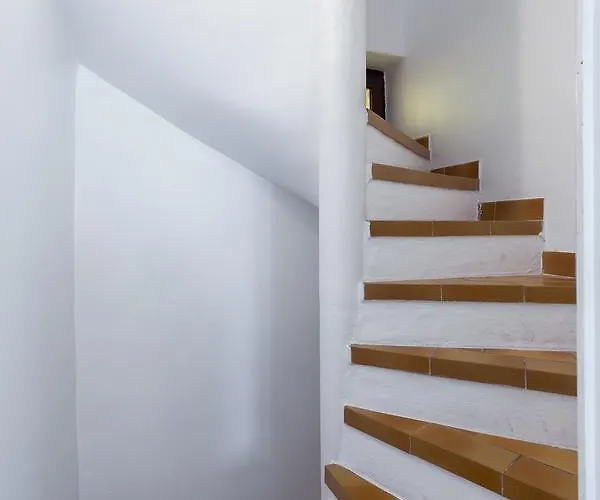 Apartmán A Lovely Split Level Townhouse In The Heart Of Next To The Marche Forville And The Palais 1749