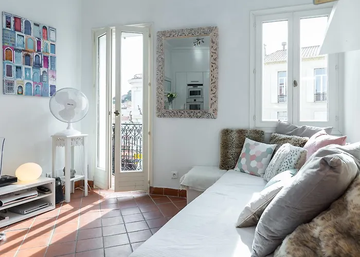 A Lovely Split Level Townhouse In The Heart Of Next To The Marche Forville And The Palais 1749